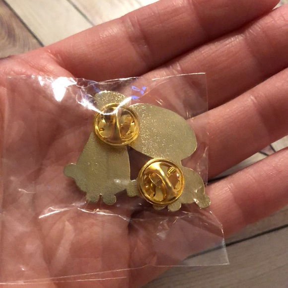 Funny Kawaii Sushi & Soy Sauce “You're My Soymate” Metal Enamel Pin Brooch - Picture 4 of 7